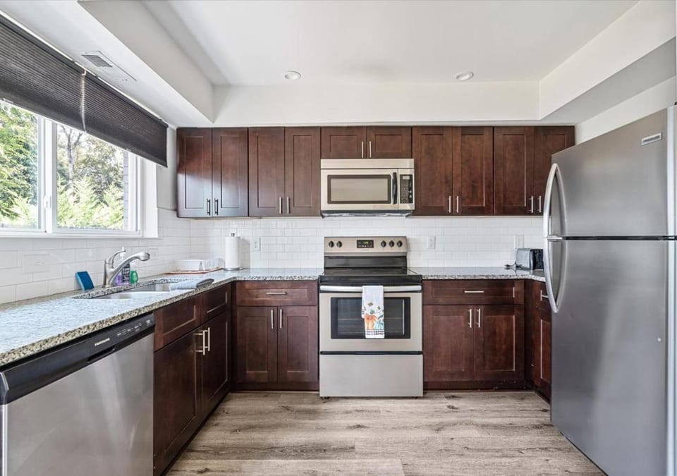 microwave, oven, stove, kitchen