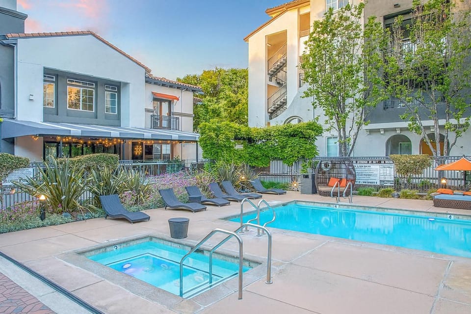 Property building, Swimming pool, Breakfast