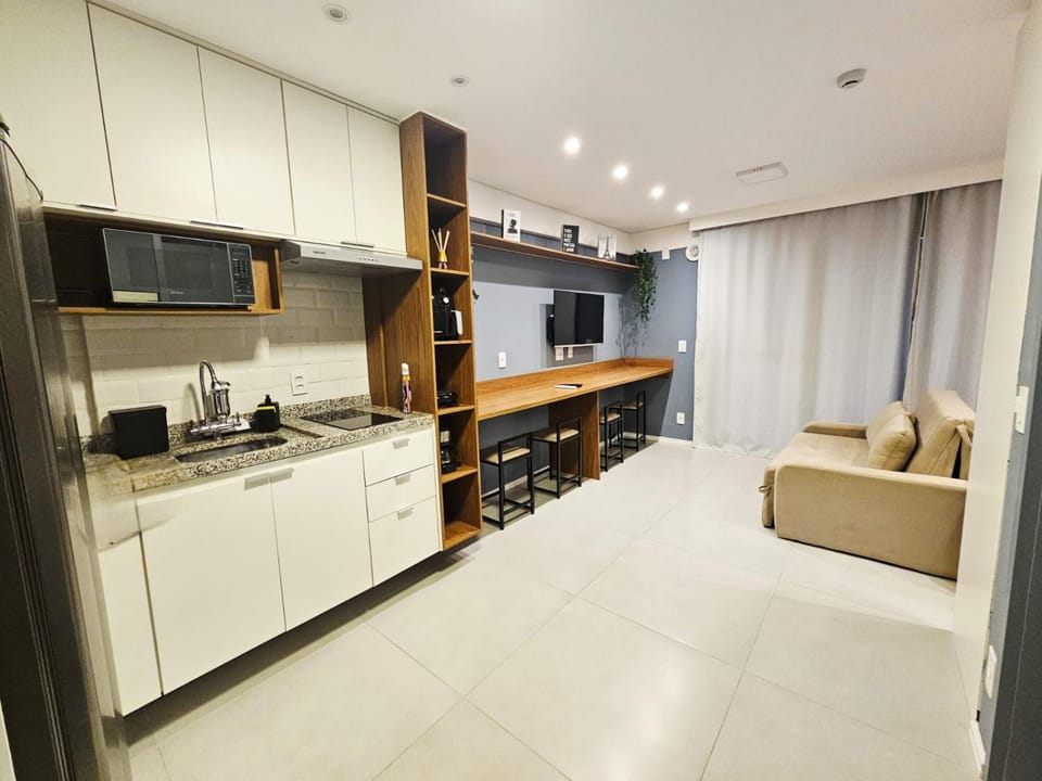 Kitchen or kitchenette, Dining area, microwave, stove