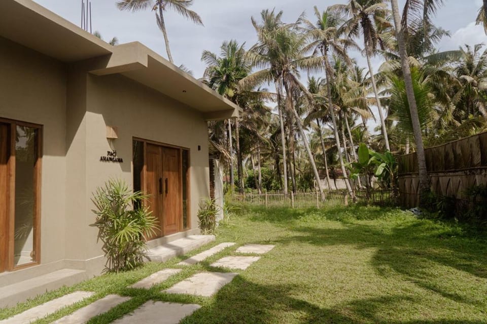 A Rustic, Equatorial Stay - Paci Ahangama Villa in Ahangama