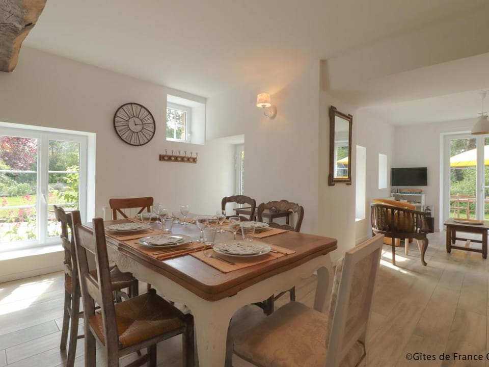 Charmante longère avec jardin et terrasse, proche de Saint-Fraimbault, WiFi inclus - FR-1-497-246 House in Normandy