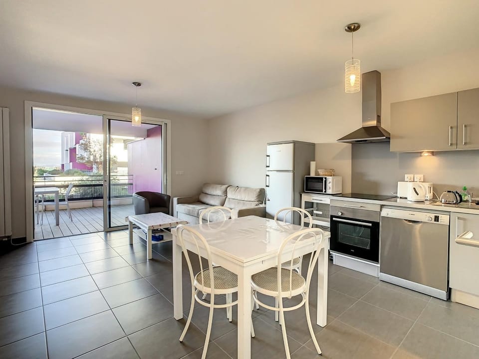 Appartement F2 avec Terrasse, Piscine Commune, Proche Plage - FR-1-715-106 Apartment in Palavas-les-Flots