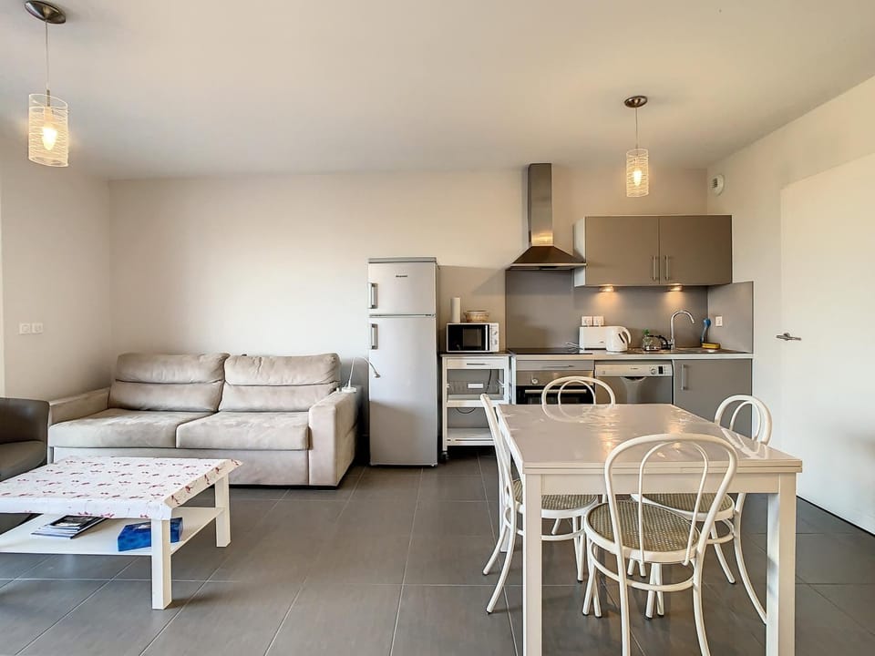 Appartement F2 avec Terrasse, Piscine Commune, Proche Plage - FR-1-715-106 Apartment in Palavas-les-Flots