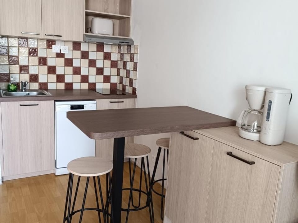 Studio cabine RDC proche plage avec parking privé - FR-1-328-276 Cabin in La Grande-Motte
