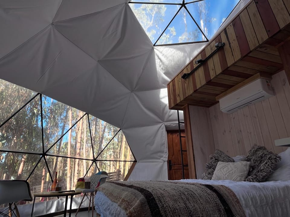 DOMO de Lujo con Tinaja en el Bosque de Tunquen Luxury tent in Valparaíso Region