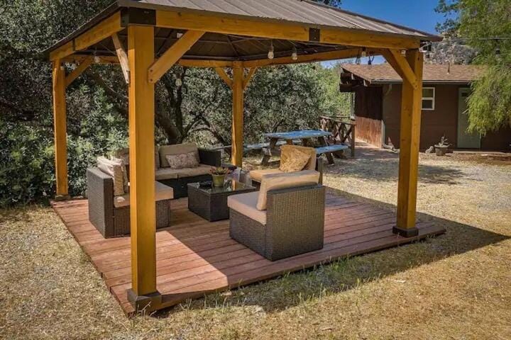 Bear Hollow by Sequoia National Park House in Three Rivers
