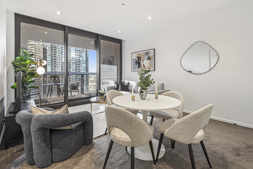 Elegant Southbank Escape Apartment with Balcony Apartment in Southbank