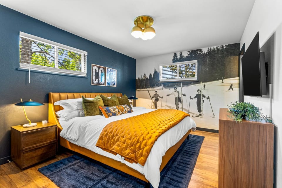 Theater, Hot Tub, Mini Golf, Luxe Fun House House in Greenwood Village