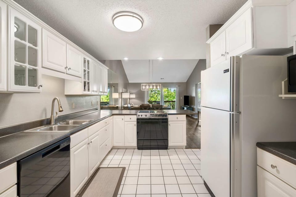 Pool View Oasis with Community Amenities House in Branson