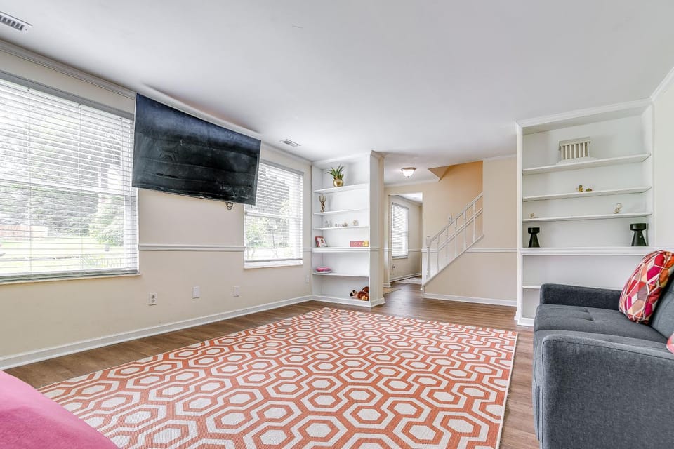 3 Mi to Dtwn Cary: Family Home w/ Deck! House in Cedar Fork