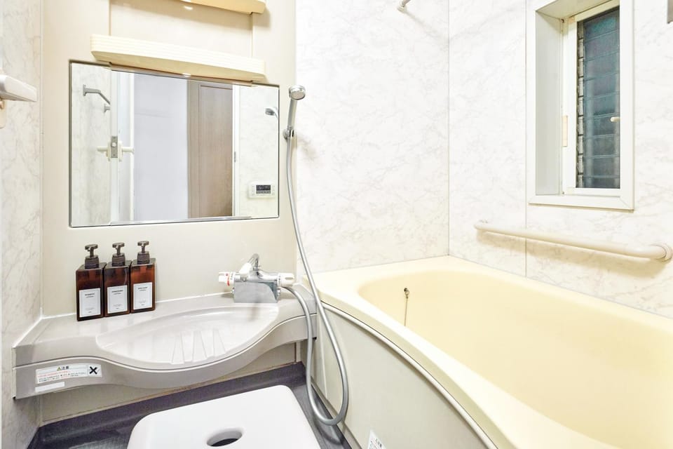 Bathroom, Bath, towels