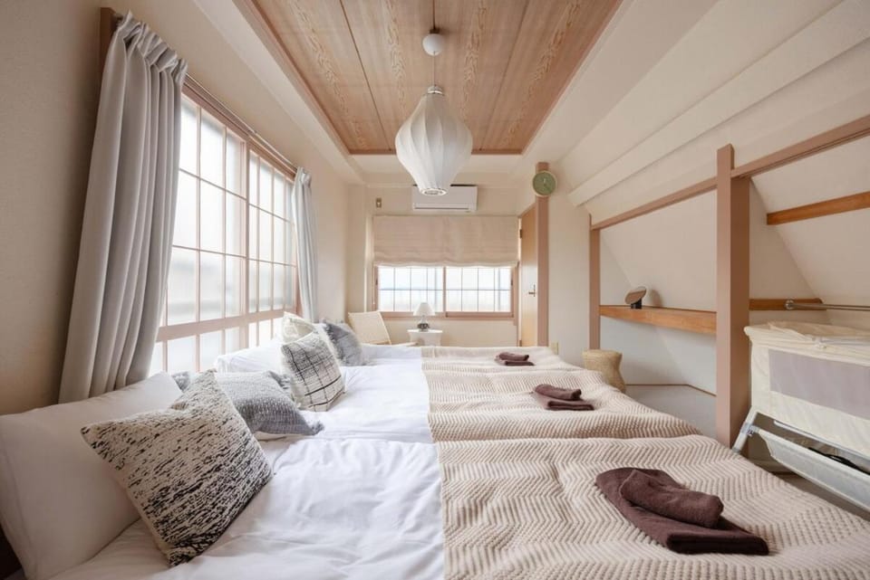 Bed, Photo of the whole room, Bedroom, air conditioner