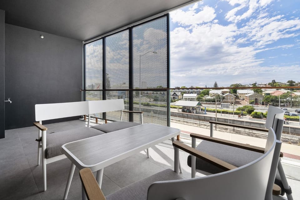 Chic 1-Bed Escape in Fremantle with Parking Apartment in Perth