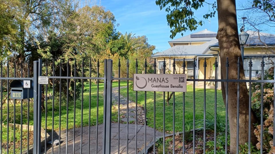 Property building, Facade/entrance, Garden