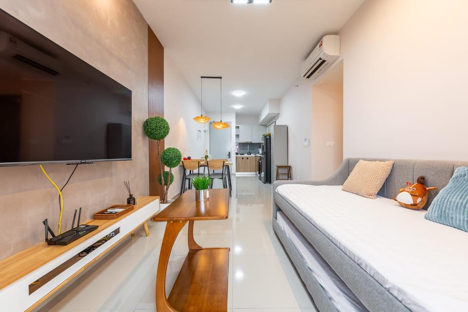 Bed, TV and multimedia, Living room, Photo of the whole room, Seating area, air conditioner