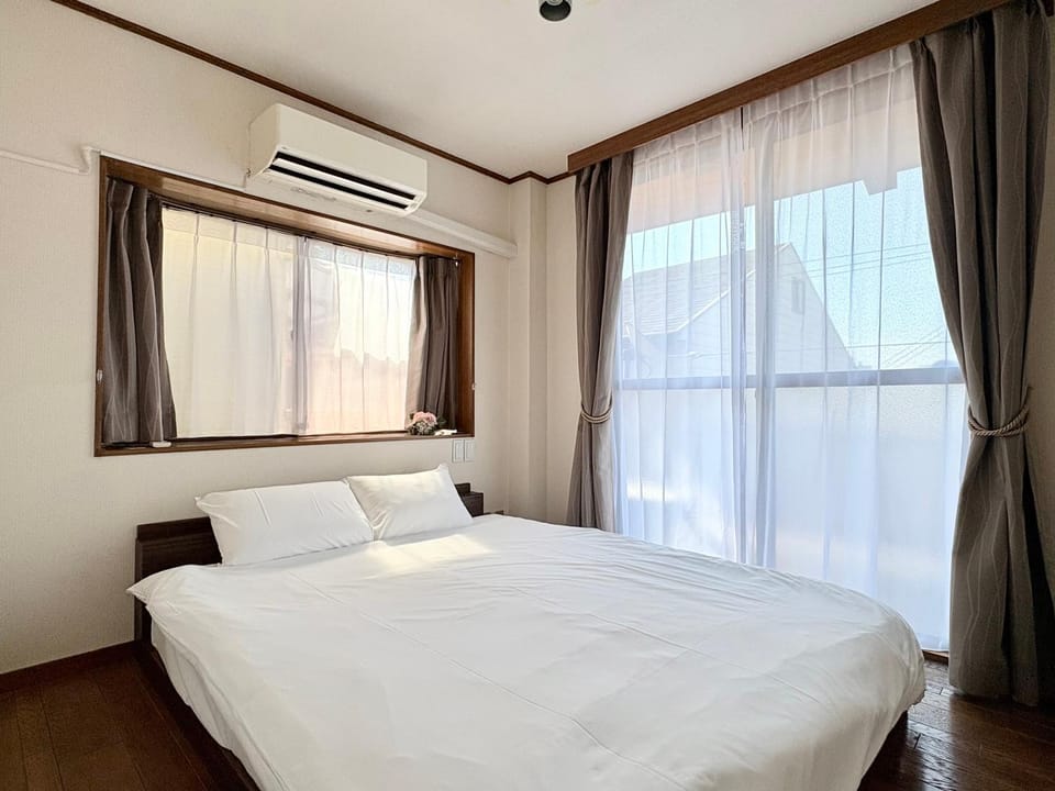 Bed, Bedroom, air conditioner