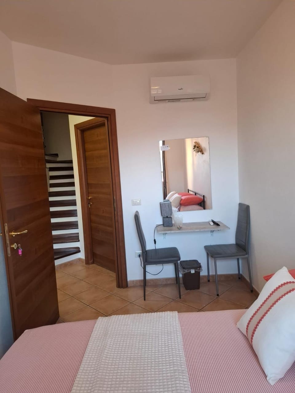 Photo of the whole room, Seating area, air conditioner