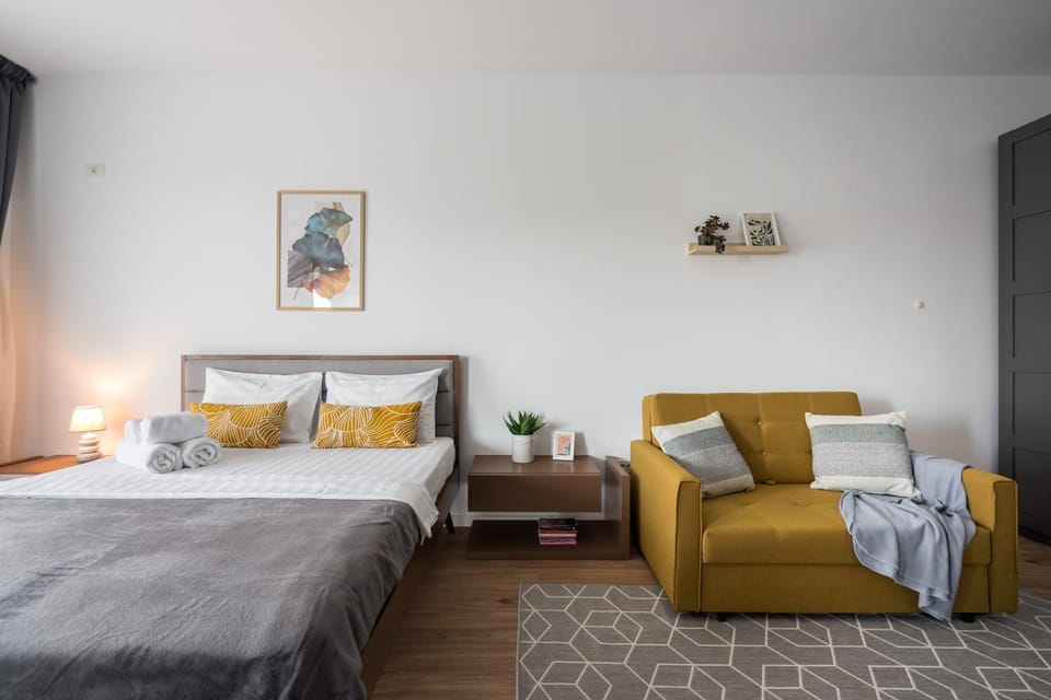 Urban Zen Elegant Apartment & Terrace & Parking Apartment in Bucharest