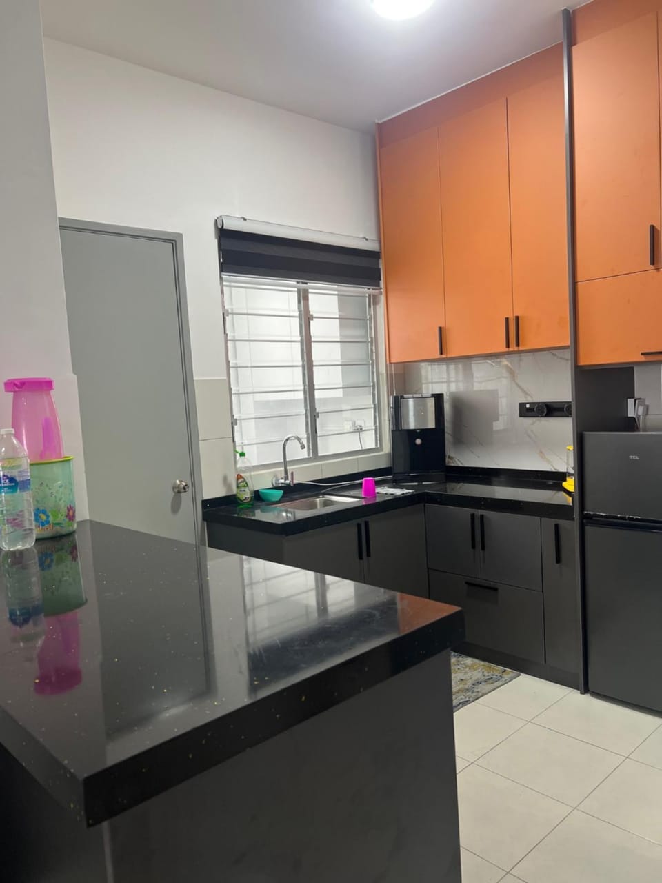 Kitchen or kitchenette, microwave, oven