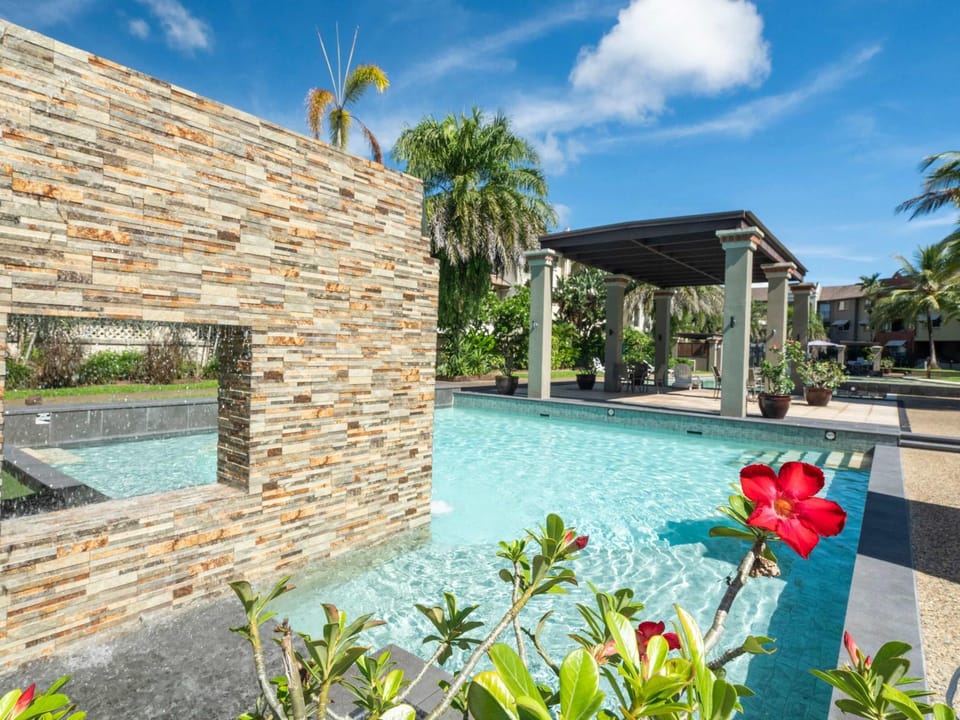 Jungle Retreat Cairns - 9 Pools I Gym I BBQ Apartment in Cairns