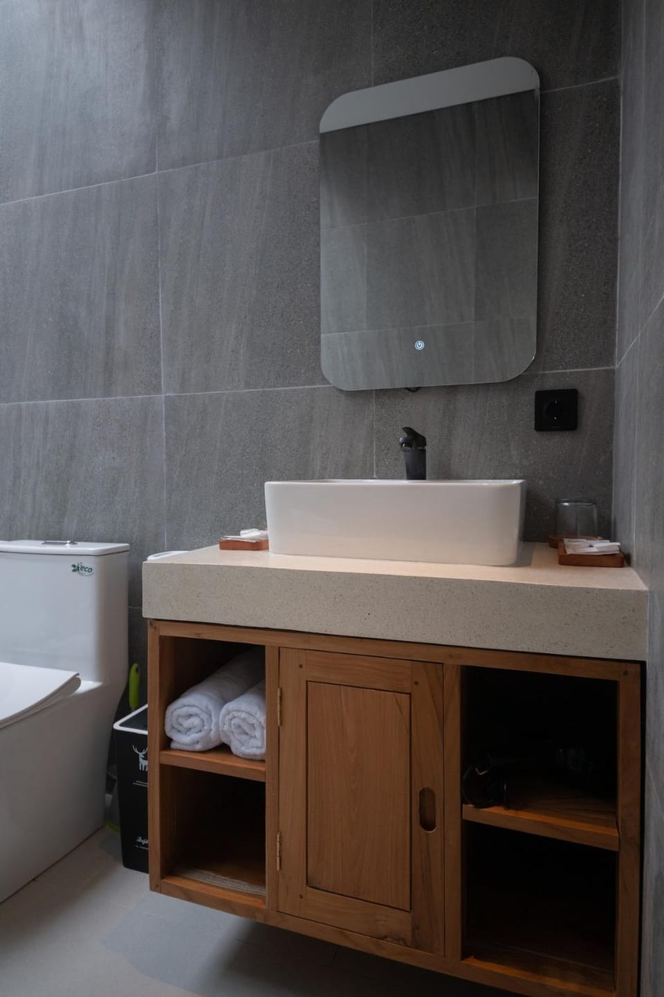 Bathroom, towels