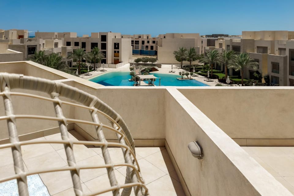 Glow & Tide 1BDR w Rooftop Mangroovy Free Pool & Beach Access Apartment in Hurghada