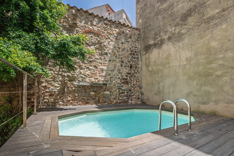 LETS HOLIDAYS Stay in a 14th-Century House with Pool in Tossa House in Tossa de Mar