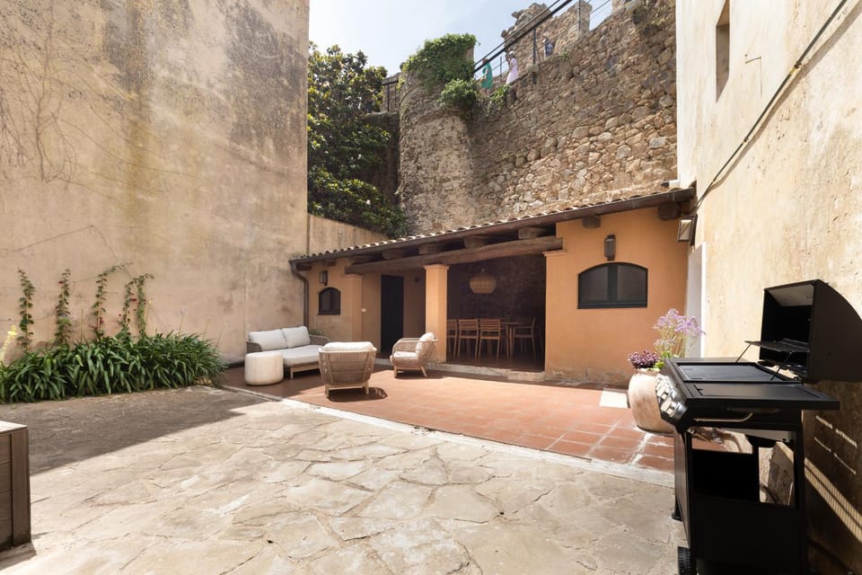 LETS HOLIDAYS Stay in a 14th-Century House with Pool in Tossa House in Tossa de Mar