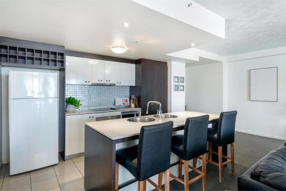 Kitchen or kitchenette, Dining area, oven, stove
