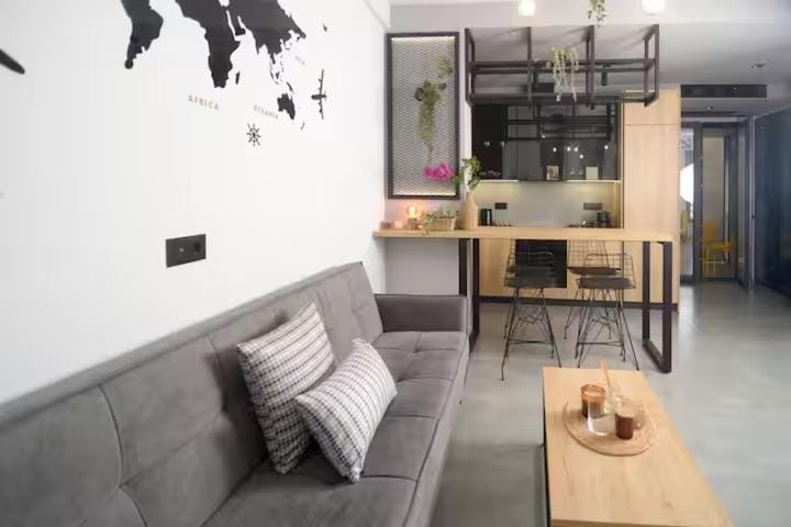 Kitchen or kitchenette, Living room, Seating area, Dining area