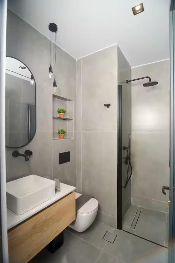 Shower, Toilet, Bathroom
