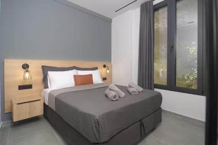 Bed, Photo of the whole room, Bedroom, towels