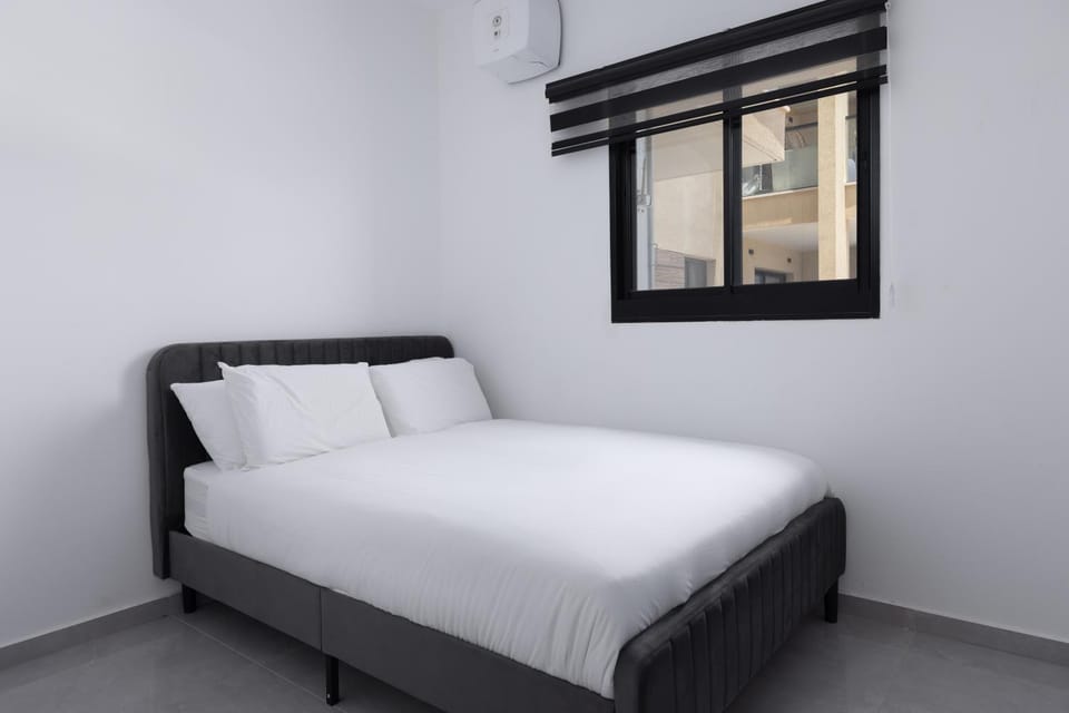 Bed, Bedroom, air conditioner