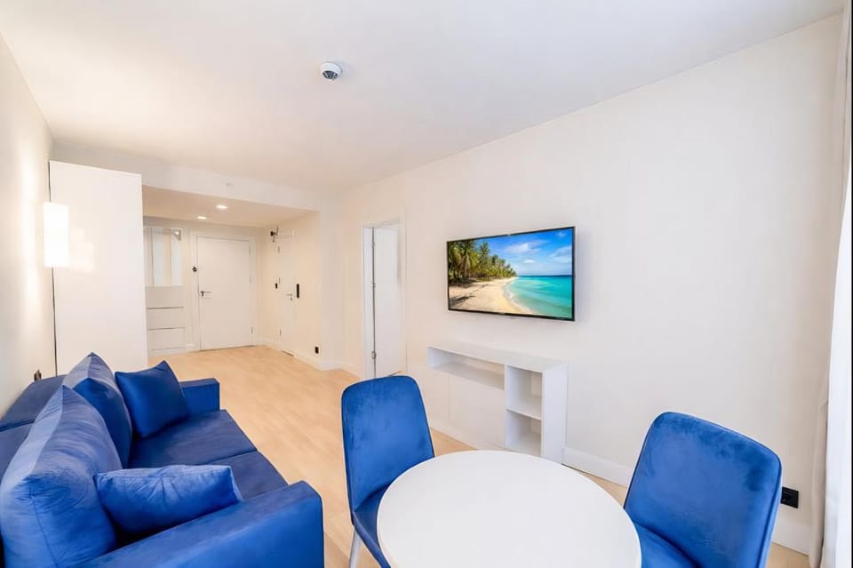 TV and multimedia, Living room, Seating area