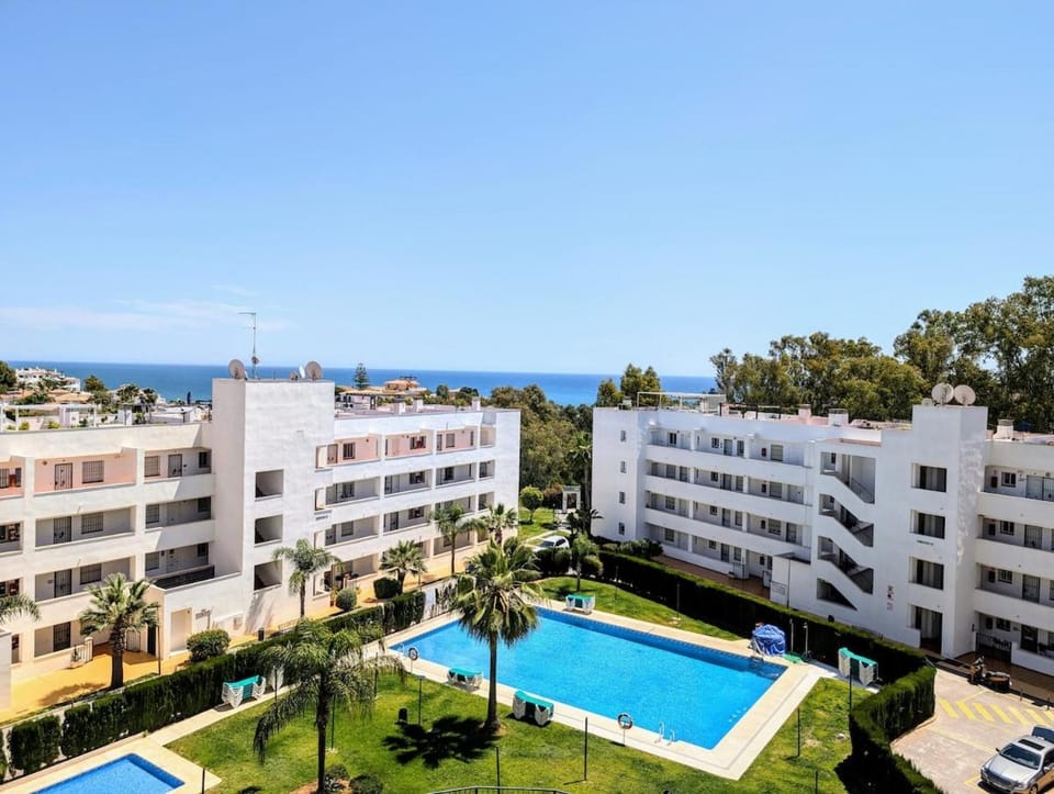 Pool view, Sea view