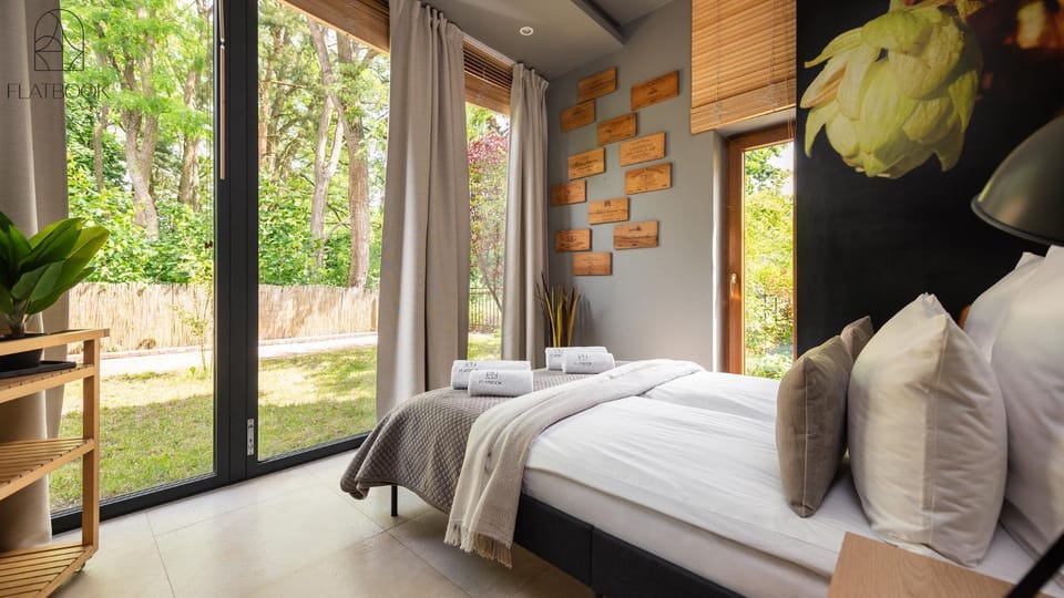 Bed, Photo of the whole room, Bedroom, Garden view, towels