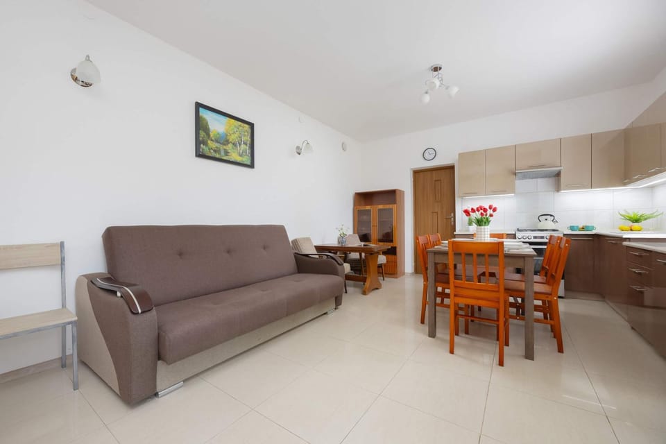Kitchen or kitchenette, Seating area, Dining area