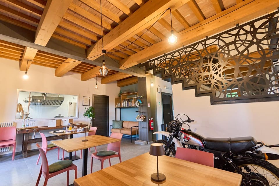 Restaurant/places to eat, Living room, Seating area