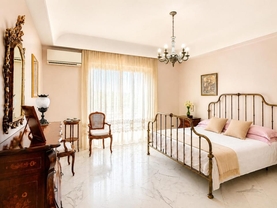 Bed, Photo of the whole room, Bedroom, air conditioner