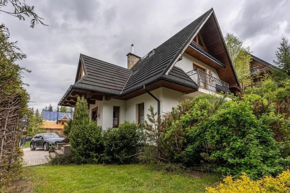Property building, Spring, Day, Garden, Garden view