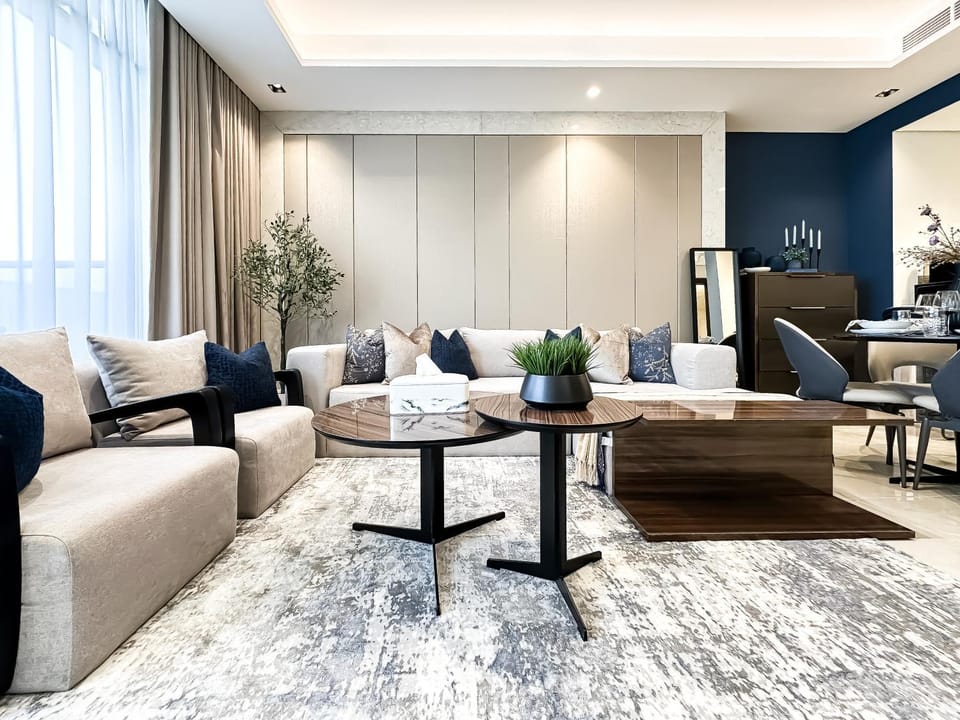 Trophy-Luxe Living in a Blue-Hued Haven Apartment in Dubai