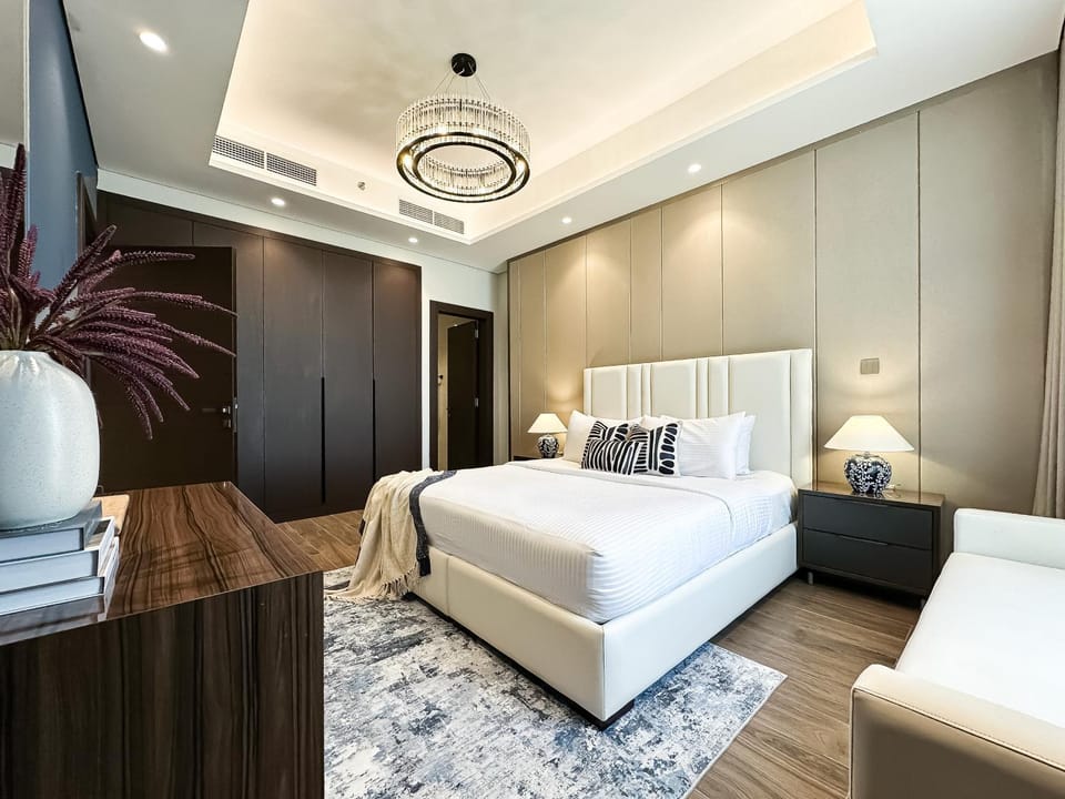 Trophy-Luxe Living in a Blue-Hued Haven Apartment in Dubai