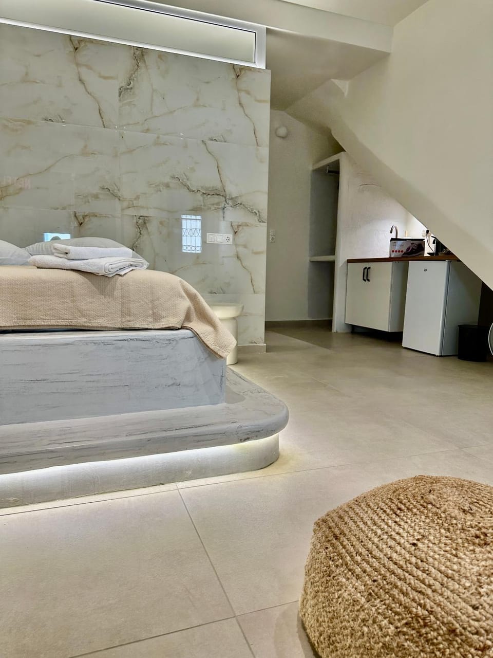 Bed, Kitchen or kitchenette, Living room, Photo of the whole room