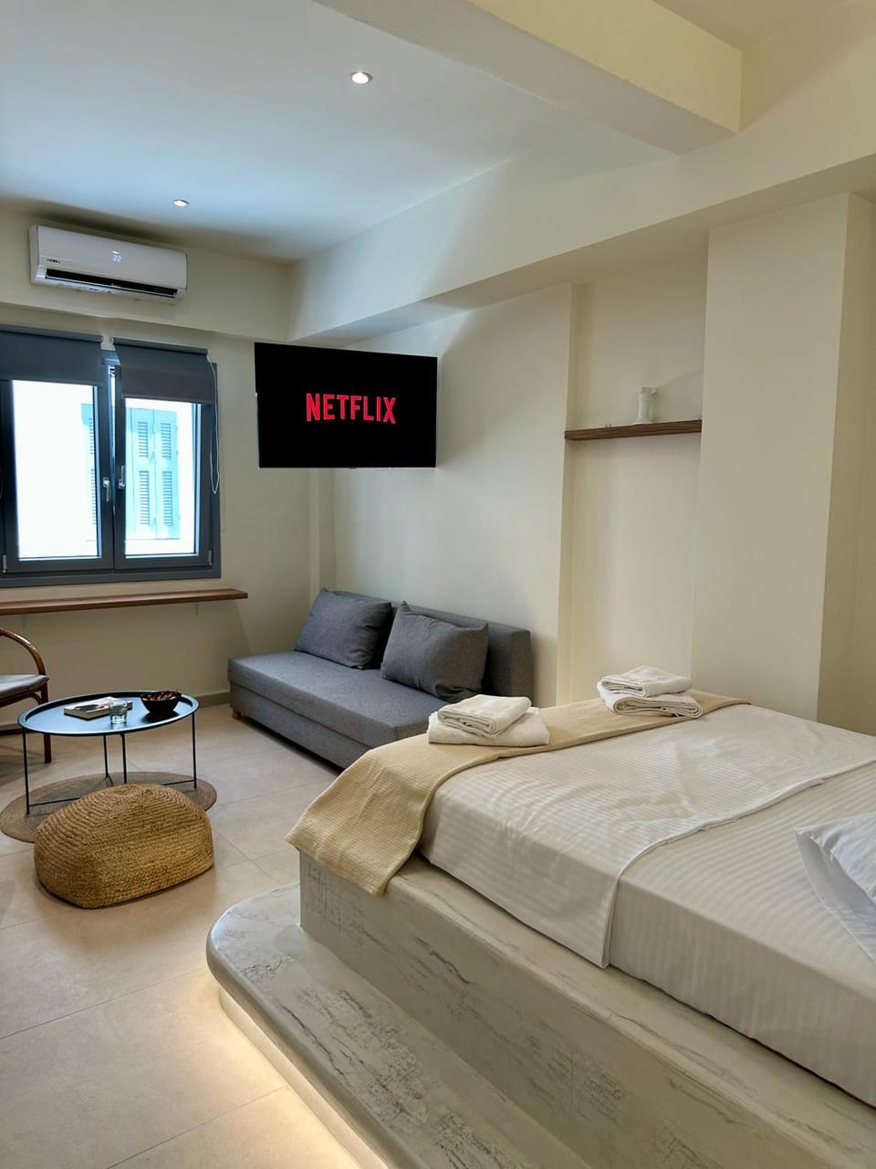 TV and multimedia, Photo of the whole room, Bedroom