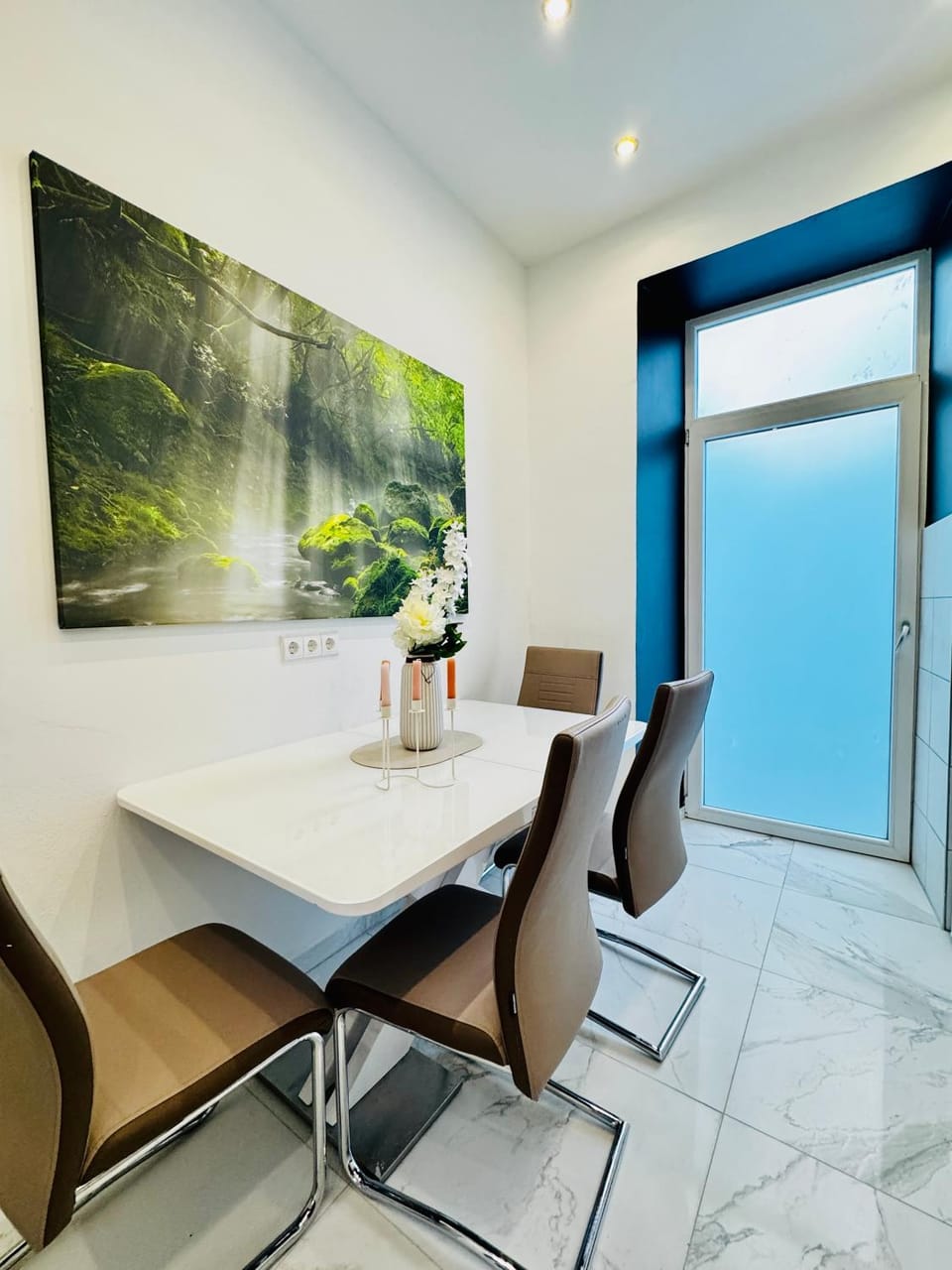 Seating area, Dining area