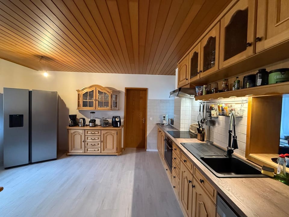Coffee/tea facilities, Kitchen or kitchenette, dishwasher, oven, stove, toaster