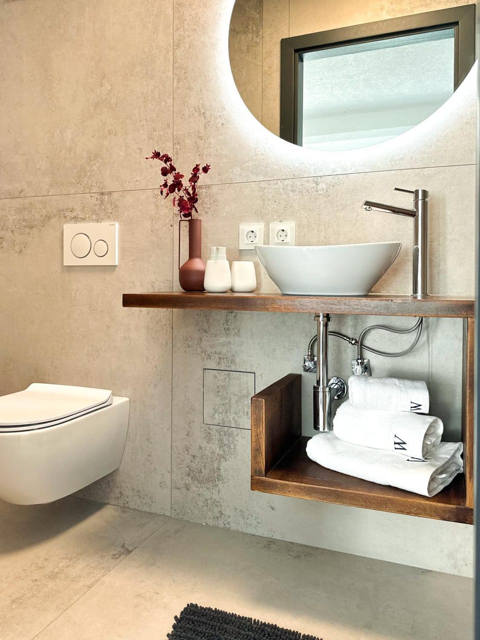 Toilet, Bathroom, towels