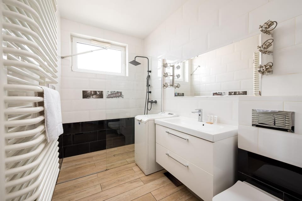 Shower, Bathroom, towels