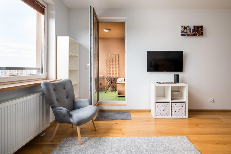 Communal lounge/ TV room, TV and multimedia, Living room, Seating area, Evening entertainment