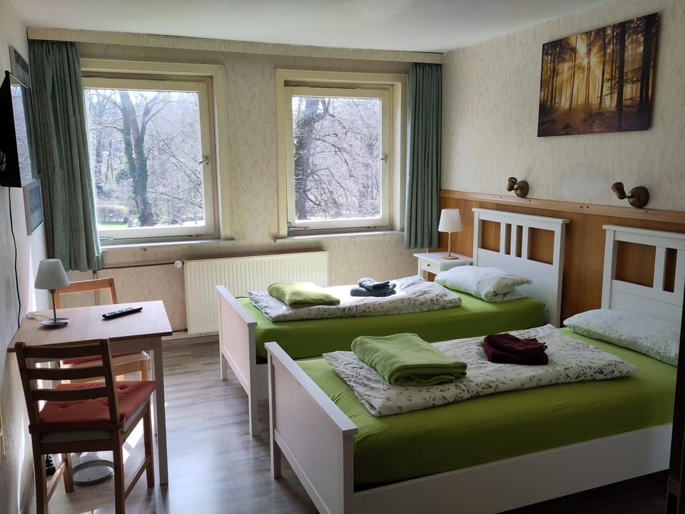 Bed, Photo of the whole room, Seating area, Bedroom, towels